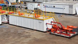 两种带搅拌器和混浆漏斗的泥浆罐（泥浆混浆罐）