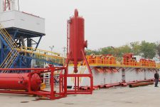 钻井液除气设备如何区分液气分离器与真空除气器？