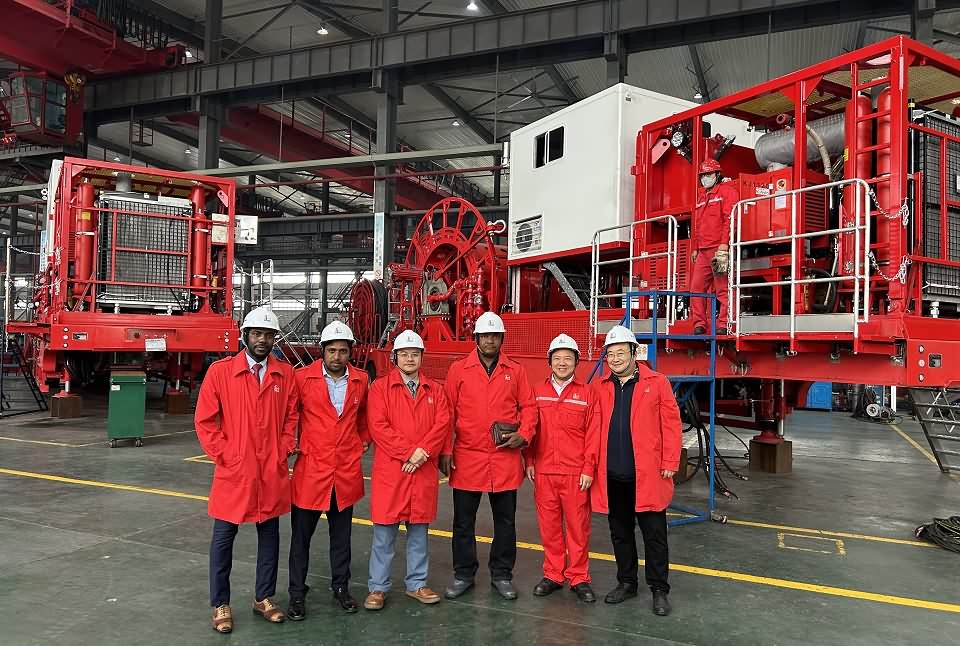非洲客户参访1500HP快移快装钻机生产车间
