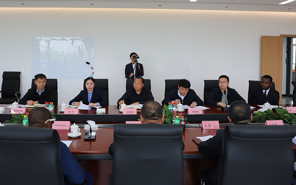 淳化县人民政府县长李建清在致辞中对此次签约仪式的圆满成功表示祝贺
