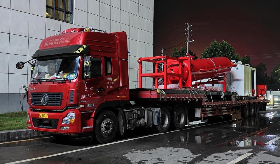 ZJ70钻机固控系统中液气分离器装车发运